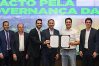O governador Carlos Massa Ratinho Junior e o ministro da Integração e do Desenvolvimento Regional, Waldez Góes, assinaram nesta segunda-feira (18) a adesão do Paraná ao Pacto pela Governança da Água, que é gerenciado pela Agência Nacional de Águas e Saneamento Básico (ANA).