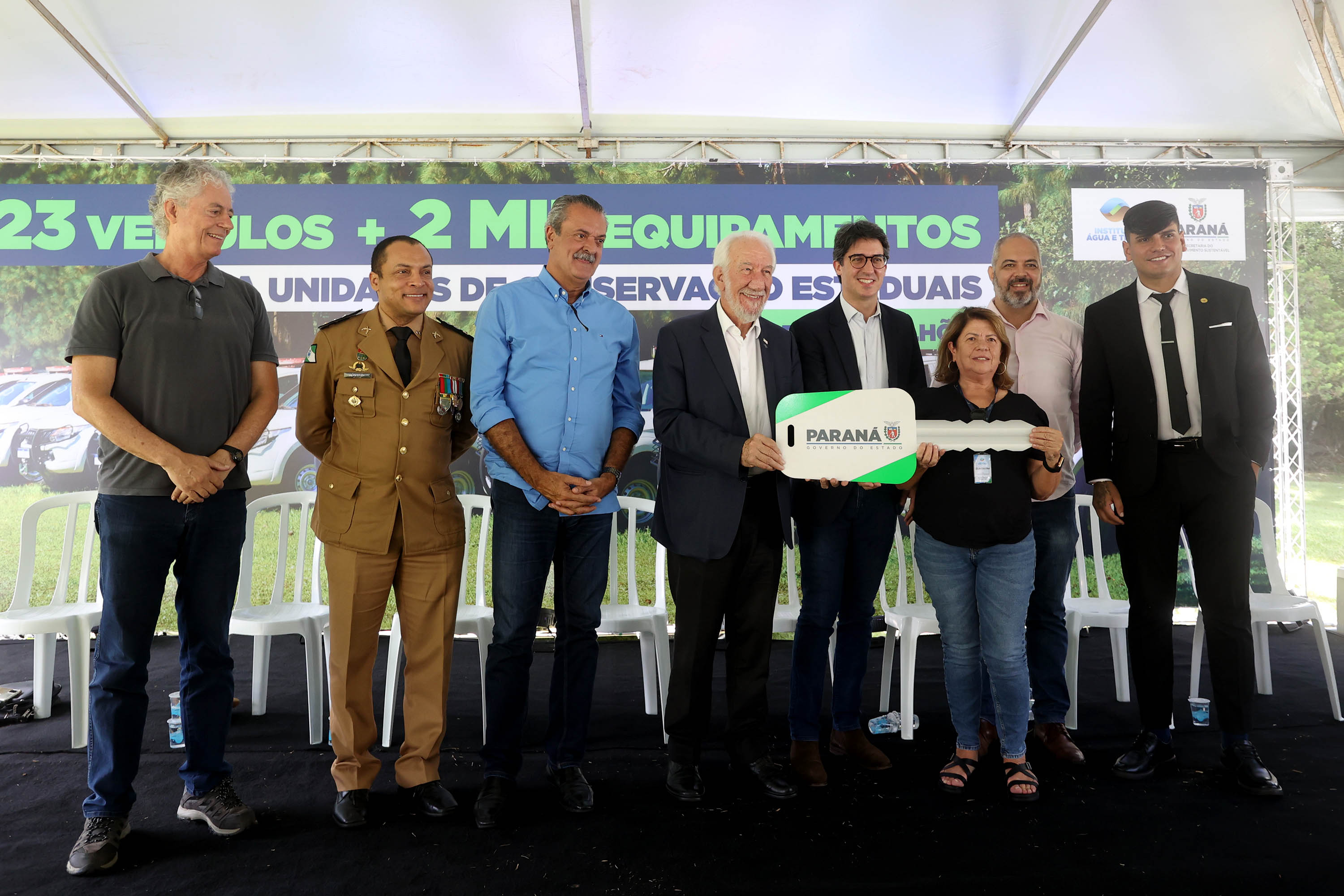 O governador em exercício Darci Piana entregou nesta quarta-feira (8) novos veículos e equipamentos às Unidades de Conservação do Paraná e anunciou a implantação de outras quatro.