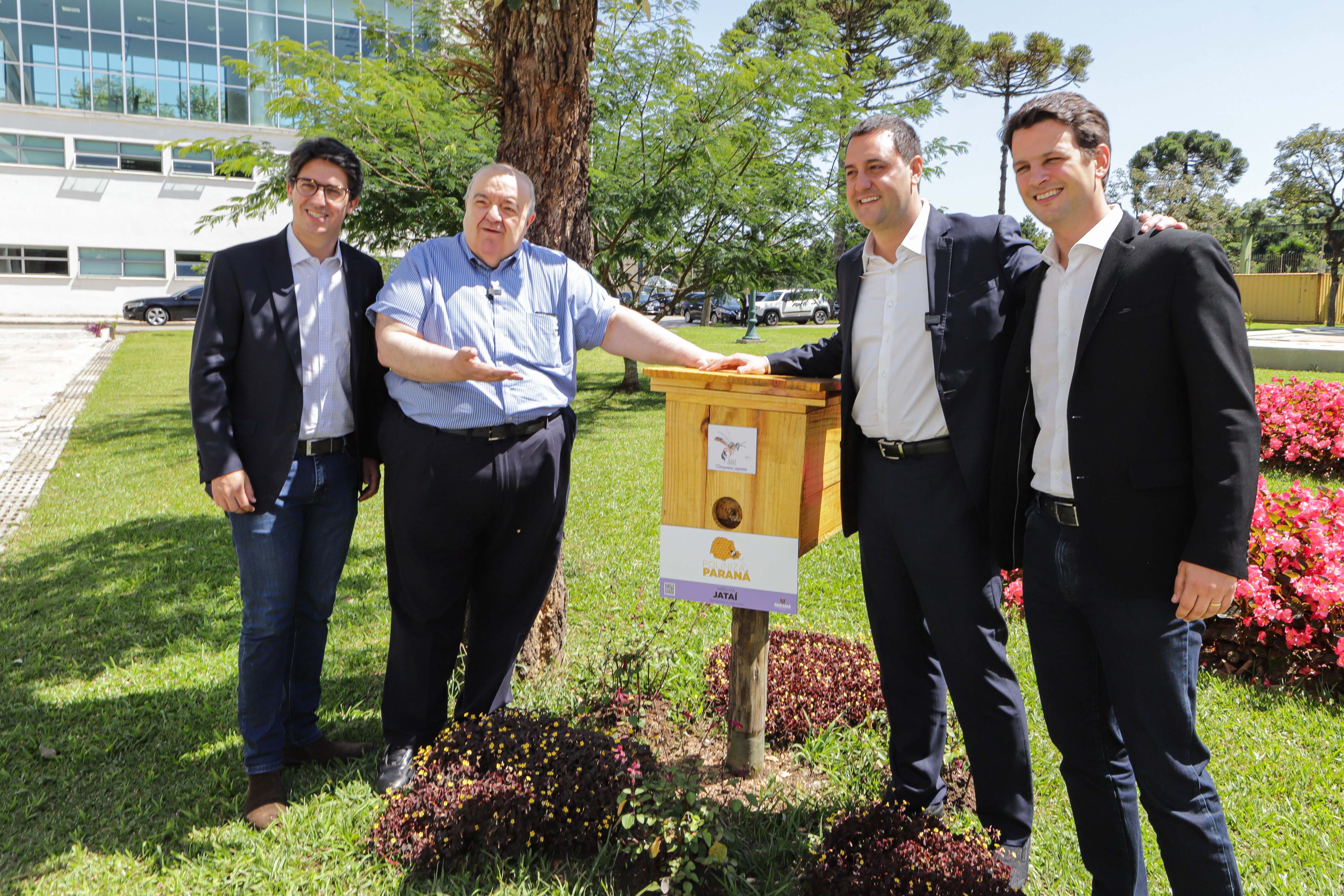 O governador do Paraná, Carlos Massa Ratinho Junior, inaugura o jardim de colmeias de abelhas nativas e a horta orgânica no Palácio Iguaçu.