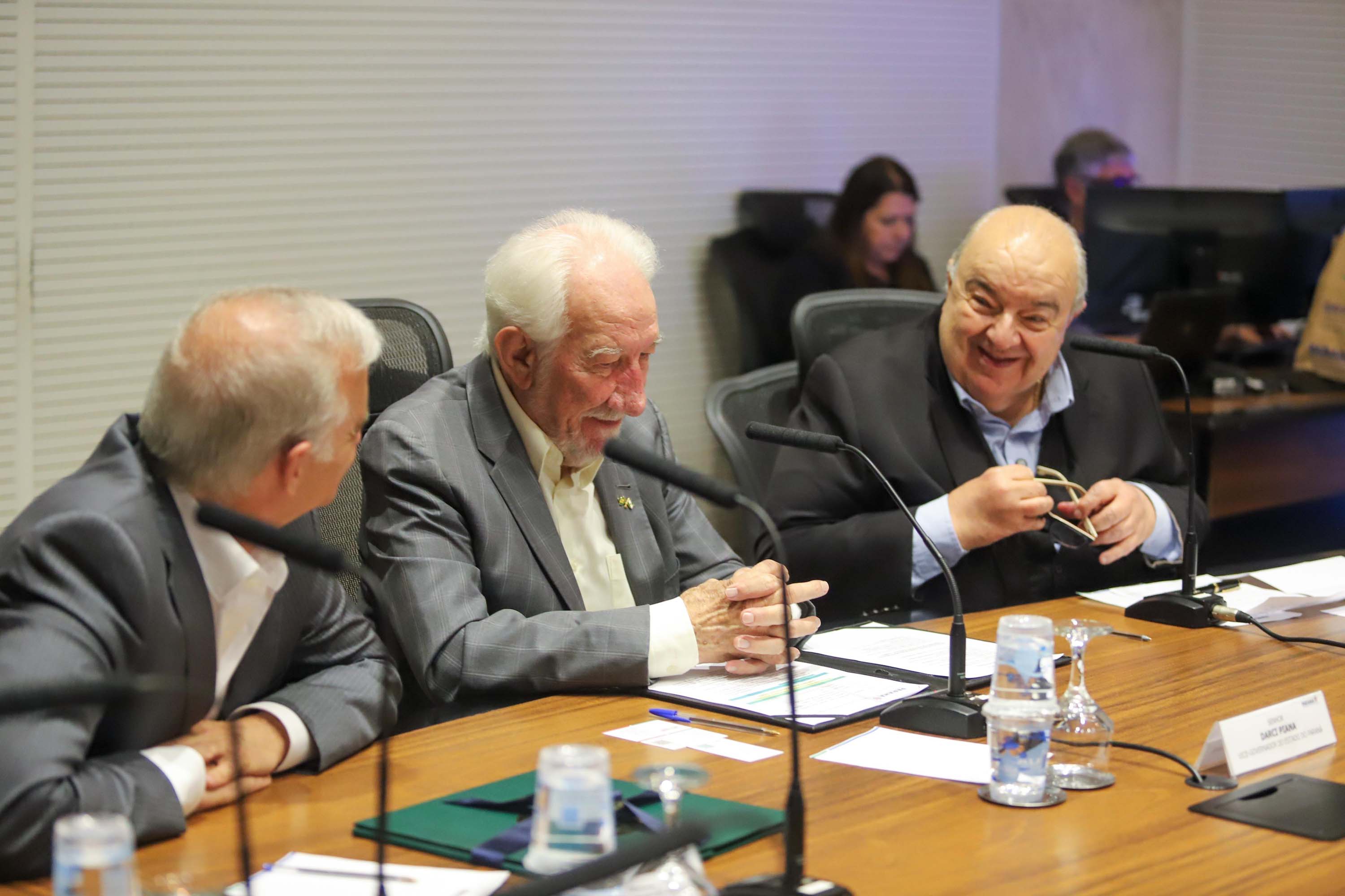 Paraná apresenta potenciais agroindustriais à gigante da irrigação da Arábia Saudita