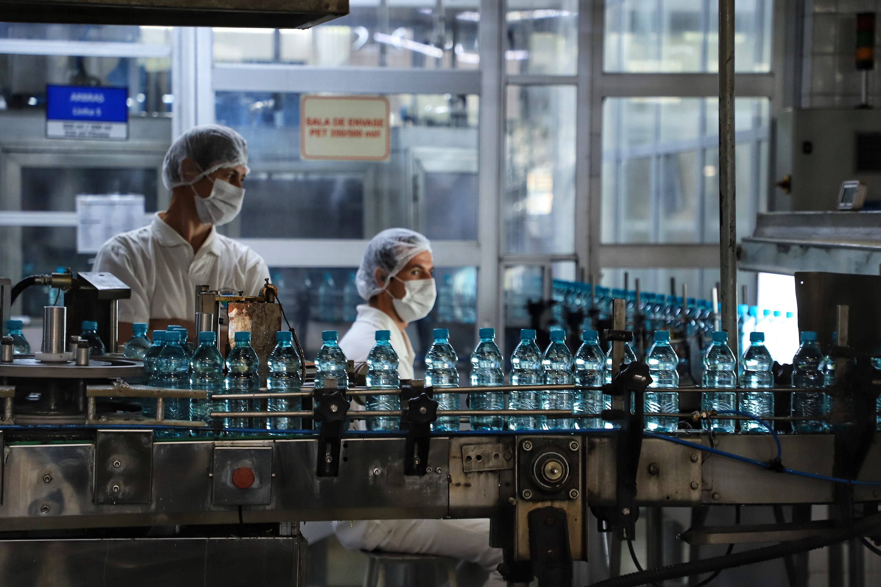 Indústria da água mineral cresce 41% em 2024 e movimenta R$ 341,2 milhões no Paraná
