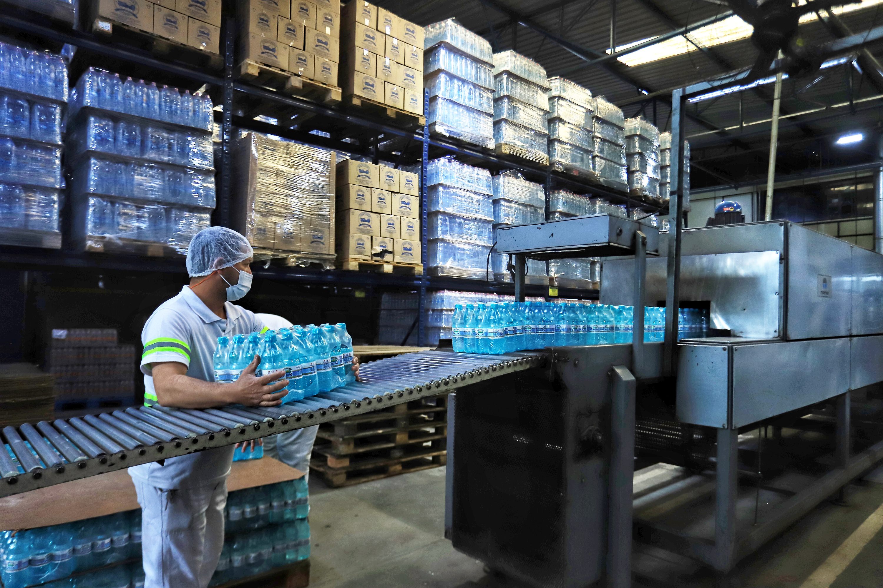 Indústria da água mineral cresce 41% em 2024 e movimenta R$ 341,2 milhões no Paraná