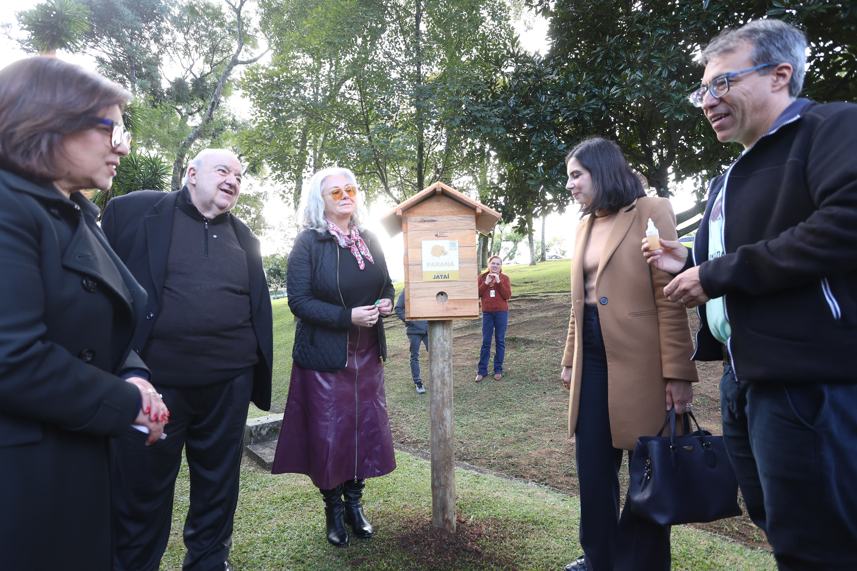 Sede do Ministério Público estadual ganha jardins de mel do Poliniza Paraná