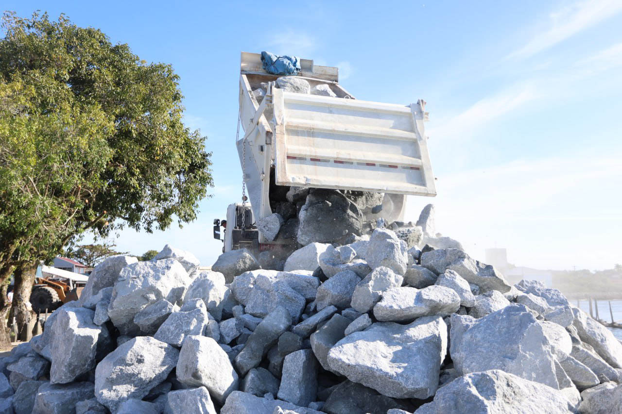 Estado investe na restruturação de molhe para conter erosão em Pontal do Paraná