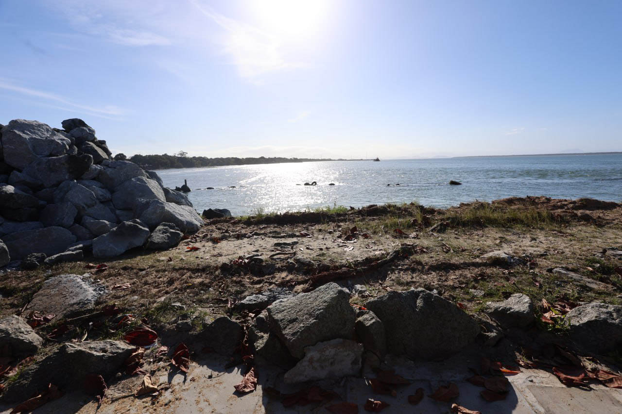 Estado investe na restruturação de molhe para conter erosão em Pontal do Paraná