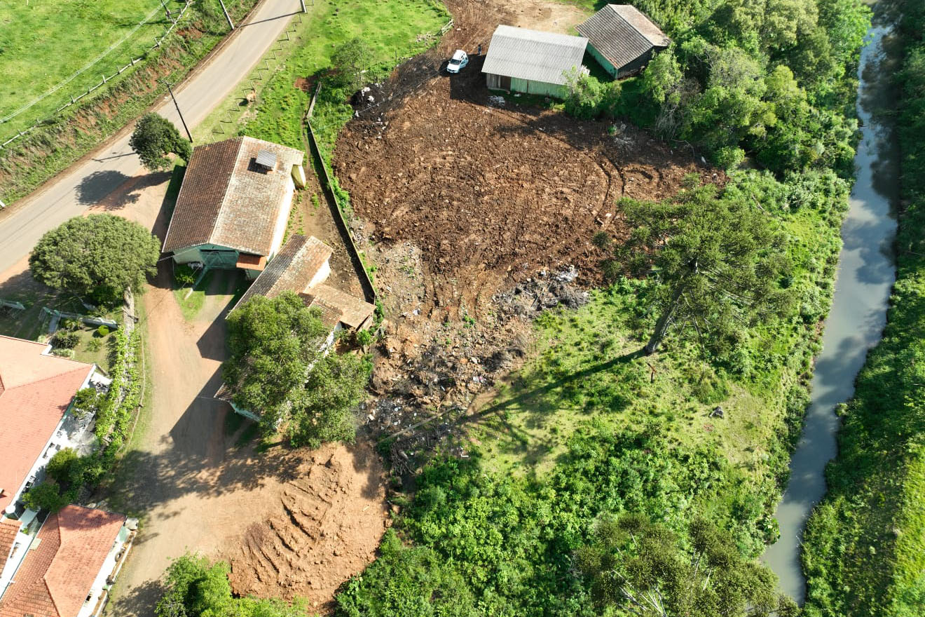 Instituto Água e Terra multou em R$ 25 mil a prefeitura de Cruz Machado pela utilização irregular de equipamentos do município para a prática de crimes ambientais