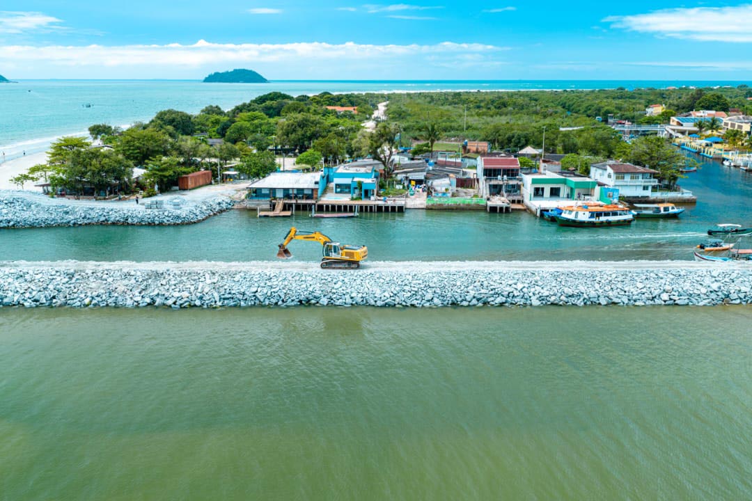 Revitalização do molhe de Pontal do Paraná alcança 92% e será concluída nos próximos dias