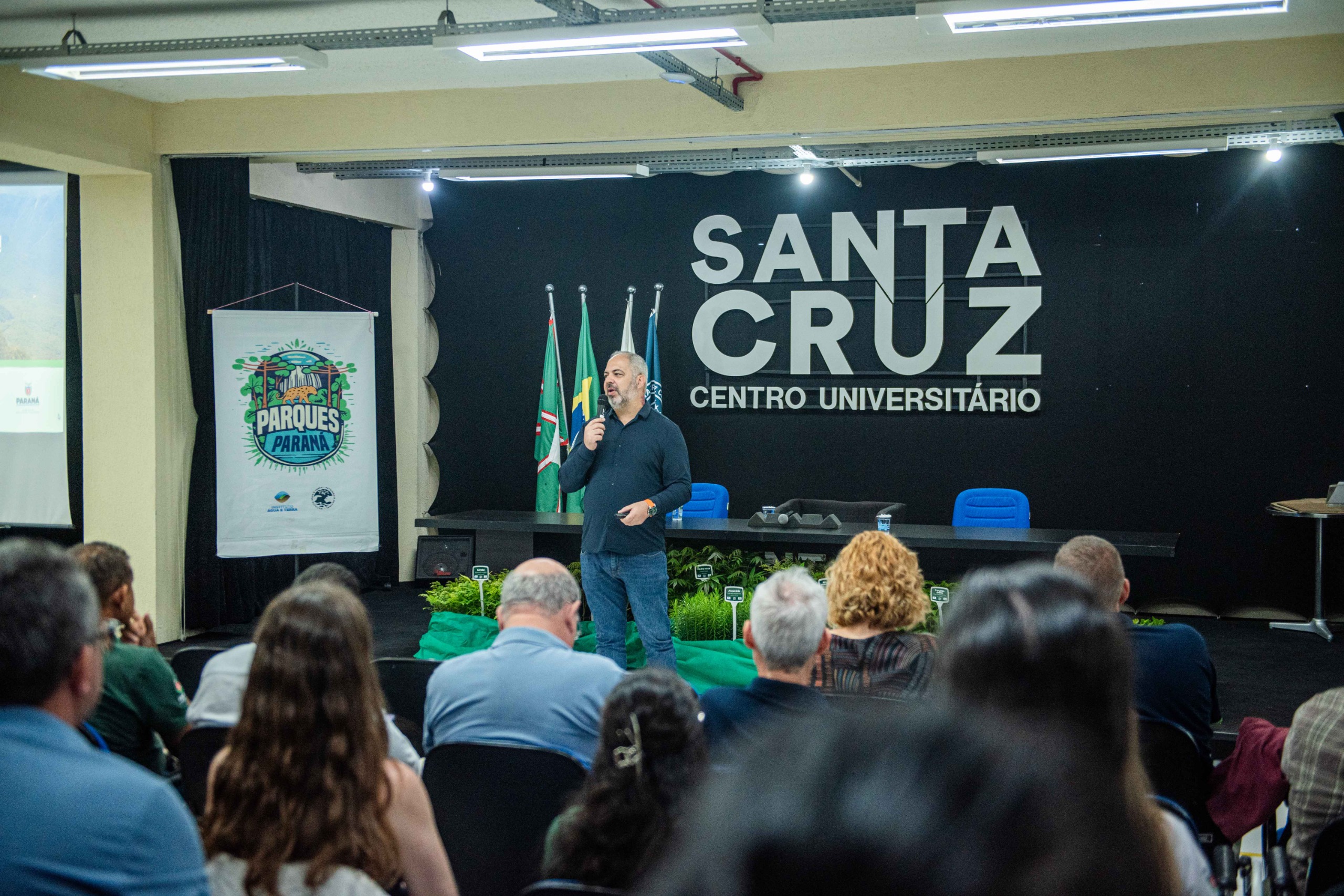 Instituto Água e Terra entregou nesta quinta-feira dez Planos de Manejo para as Unidades de Conservação (UCs). Nesta sexta-feira (12) será feito o repasse de 19 caminhonetes Ford Ranger