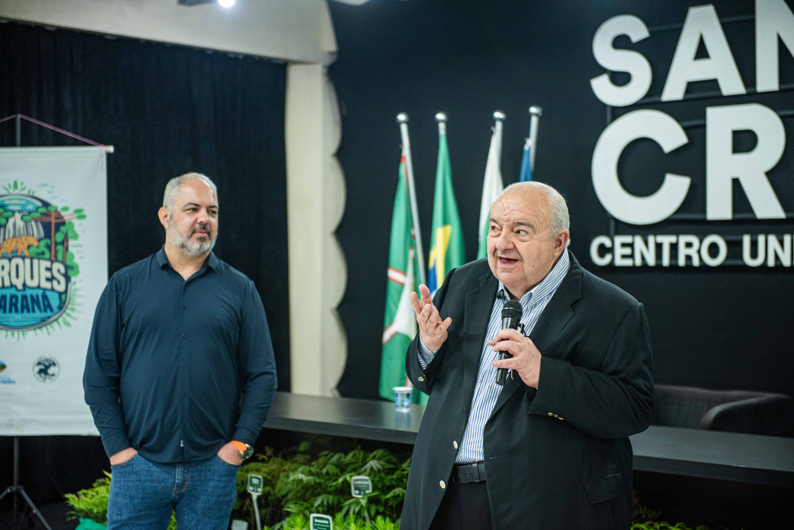Instituto Água e Terra entregou nesta quinta-feira dez Planos de Manejo para as Unidades de Conservação (UCs). Nesta sexta-feira (12) será feito o repasse de 19 caminhonetes Ford Ranger