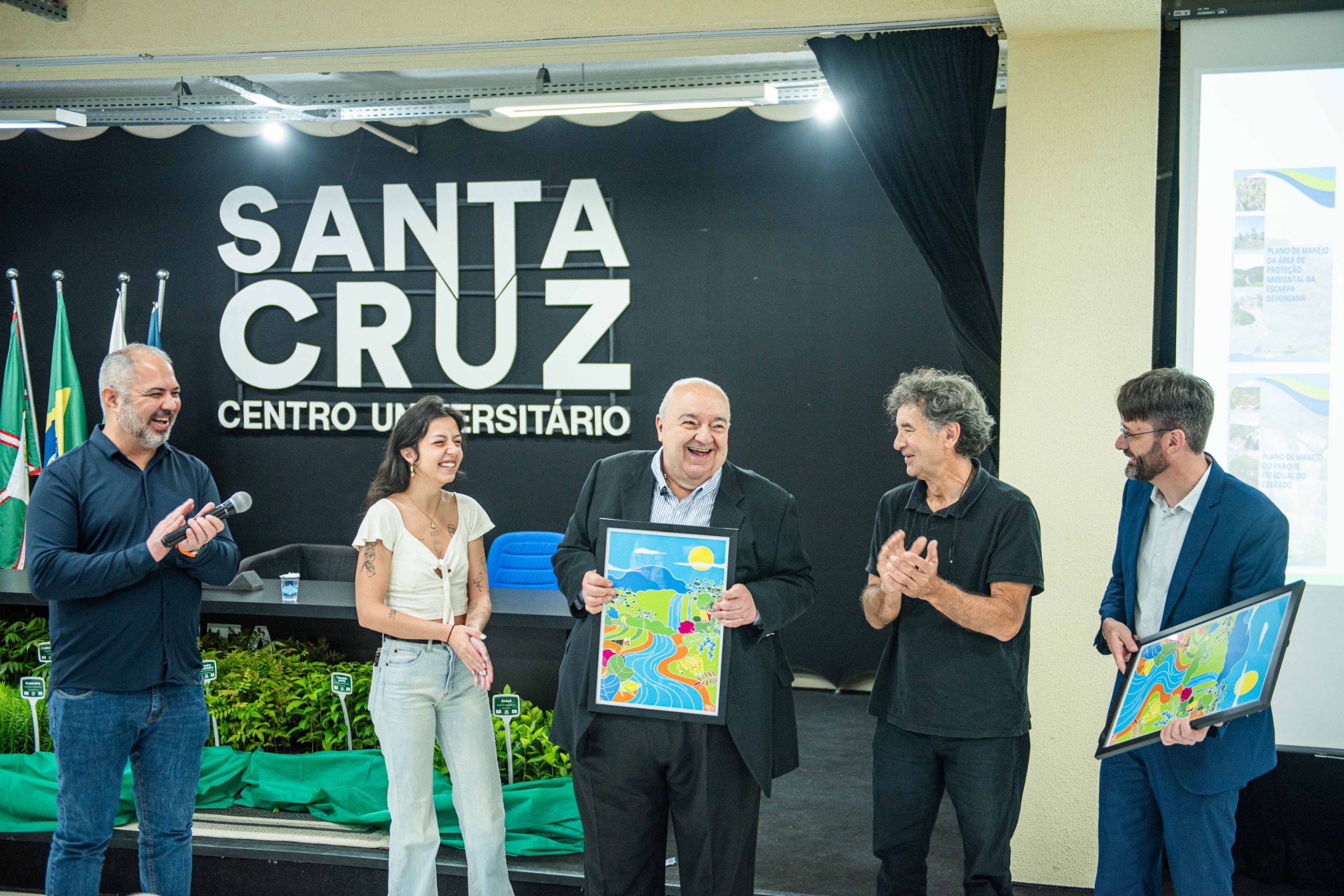 Instituto Água e Terra entregou nesta quinta-feira dez Planos de Manejo para as Unidades de Conservação (UCs). Nesta sexta-feira (12) será feito o repasse de 19 caminhonetes Ford Ranger