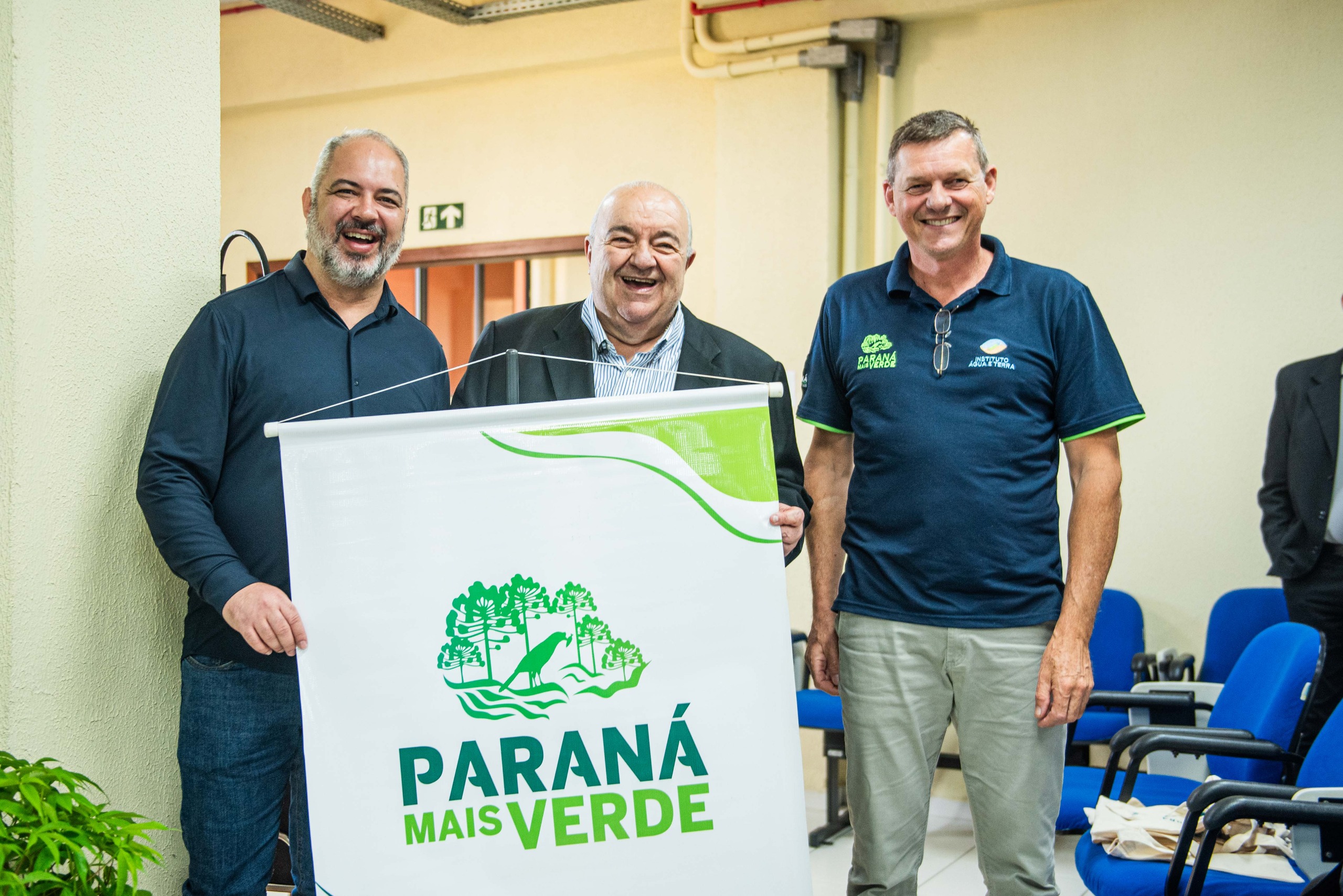 Instituto Água e Terra entregou nesta quinta-feira dez Planos de Manejo para as Unidades de Conservação (UCs). Nesta sexta-feira (12) será feito o repasse de 19 caminhonetes Ford Ranger