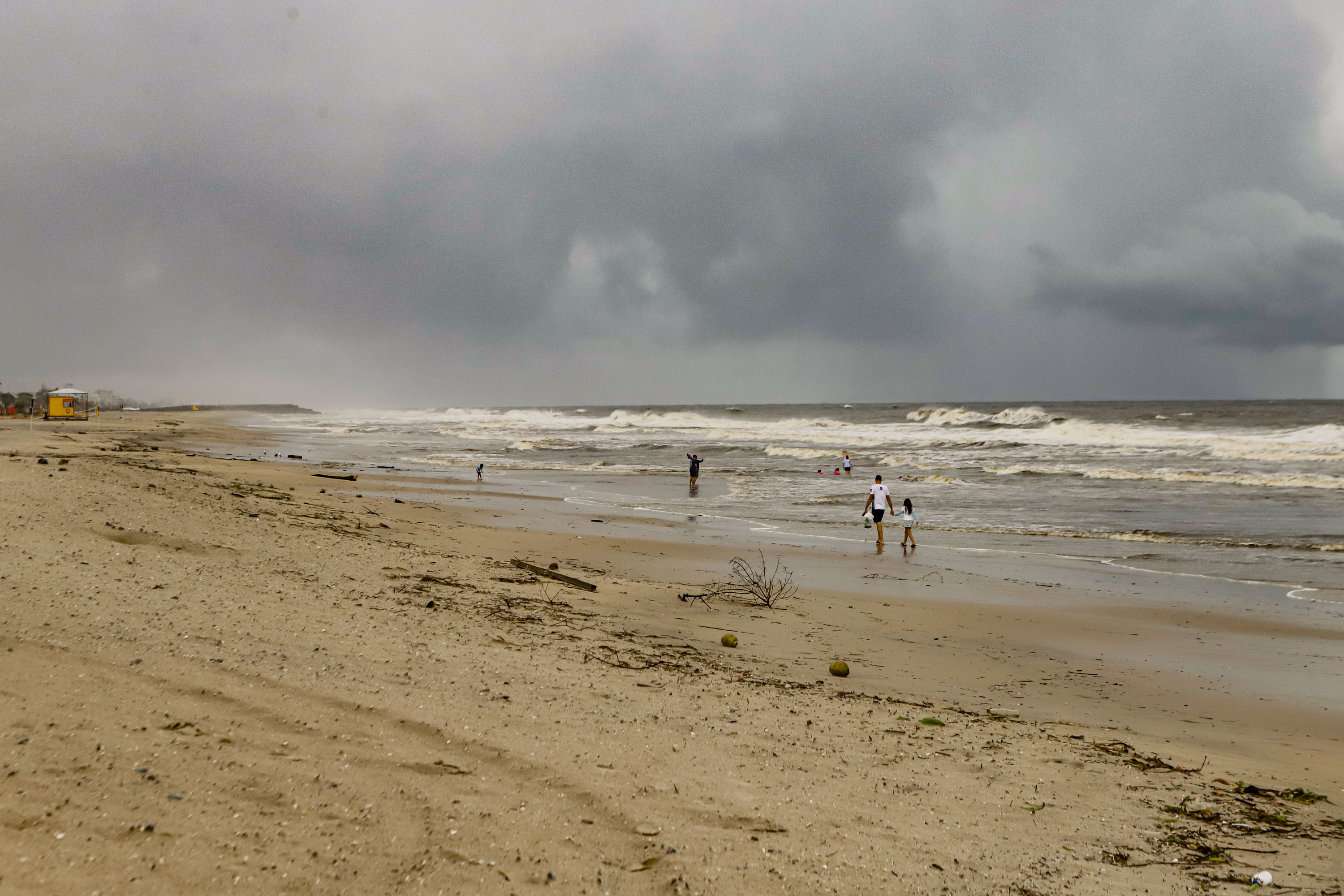 Tempestades com altos volumes de chuva atingem o Paraná no fim de semana, prevê o Simepar 