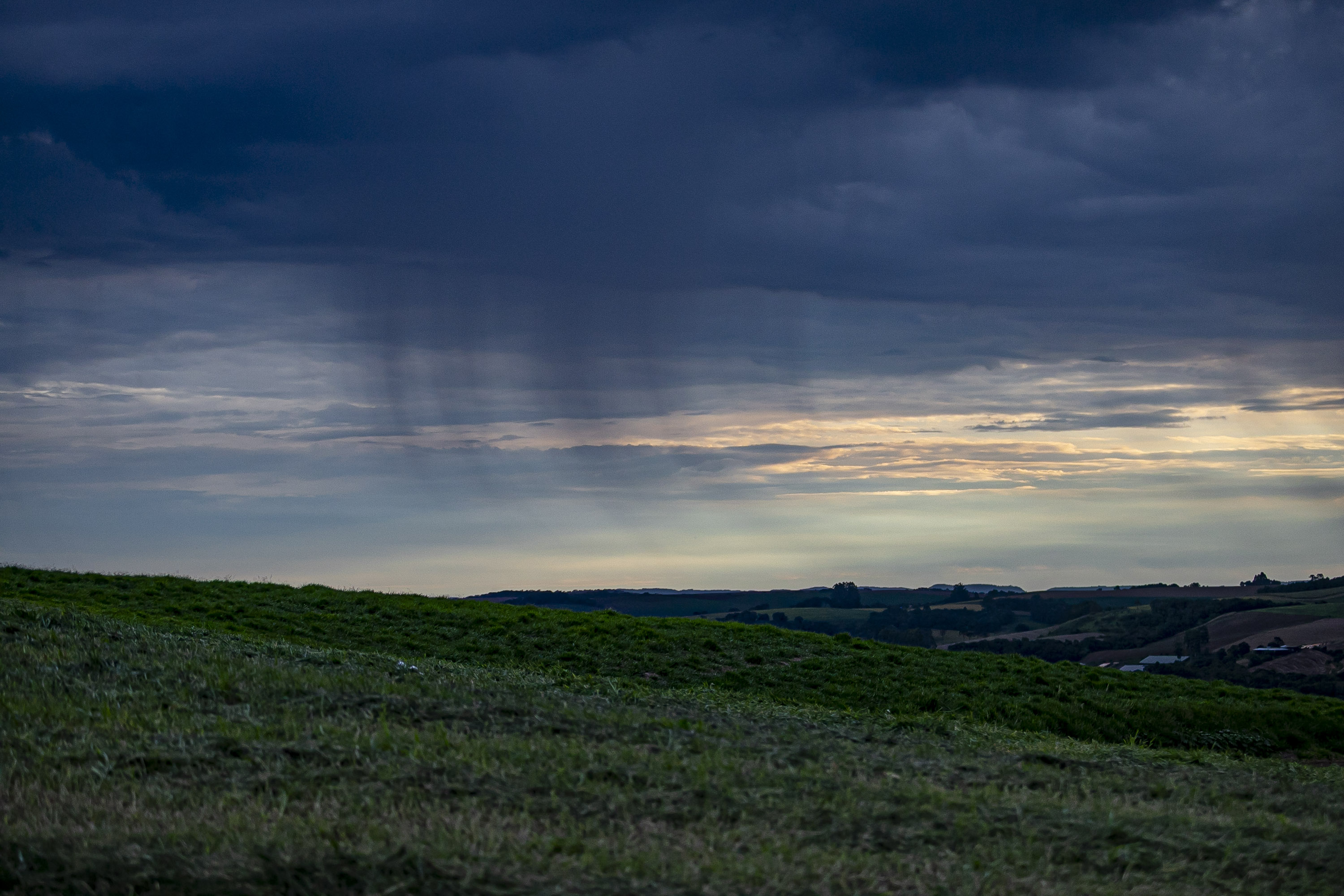 TEMPESTADES RETORNAM AO PARANÁ NESTE FIM DE SEMANA, PREVÊ SIMEPAR