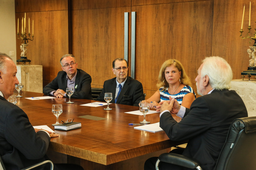 O governador em exercício Darci Piana recebe o presidente da Paraná Turismo, João Jacob Mehl  e representantes do G5 nesta quinta-feira (7) no Palácio Iguaçu.   Curitiba, 07/03/2019 -  Foto: Geraldo Bubniak/ANPr
