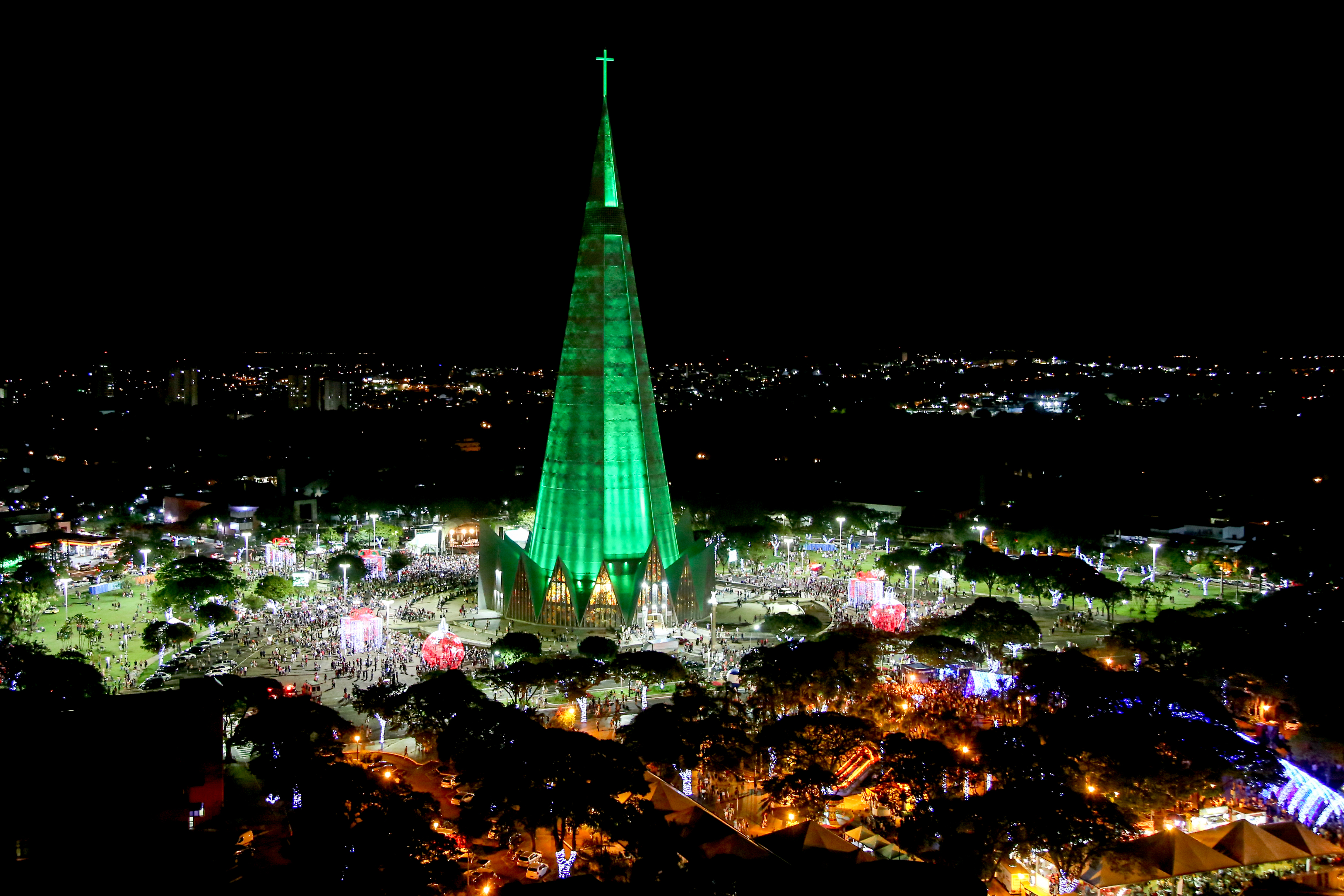 Roda gigante, Big Tower começam funcionar na Maringá Encantada