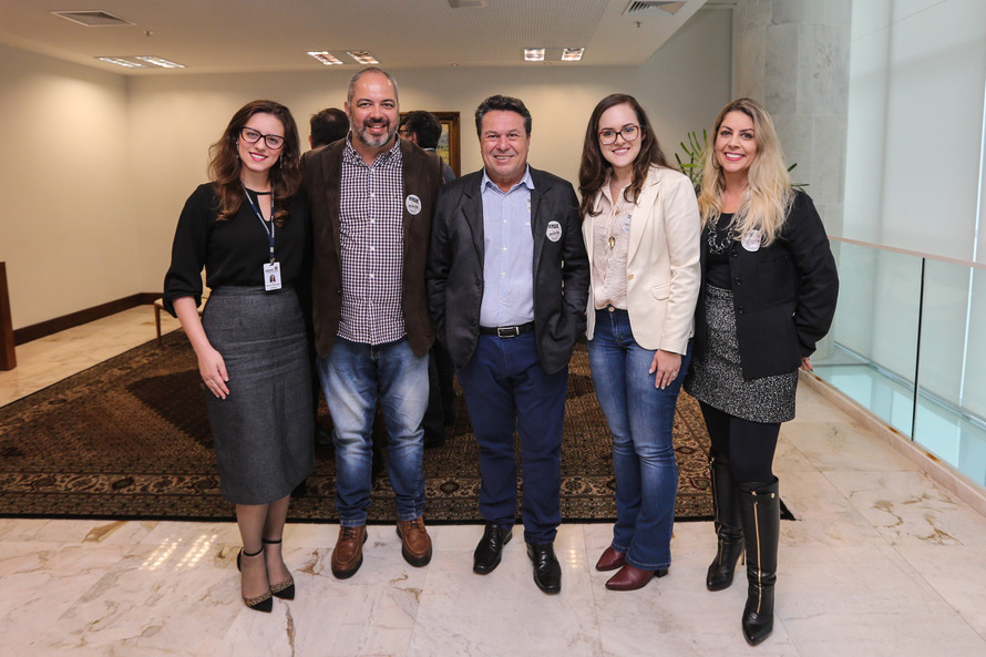 Escola na Ilha das Cobras vai capacitar moradores do Litoral