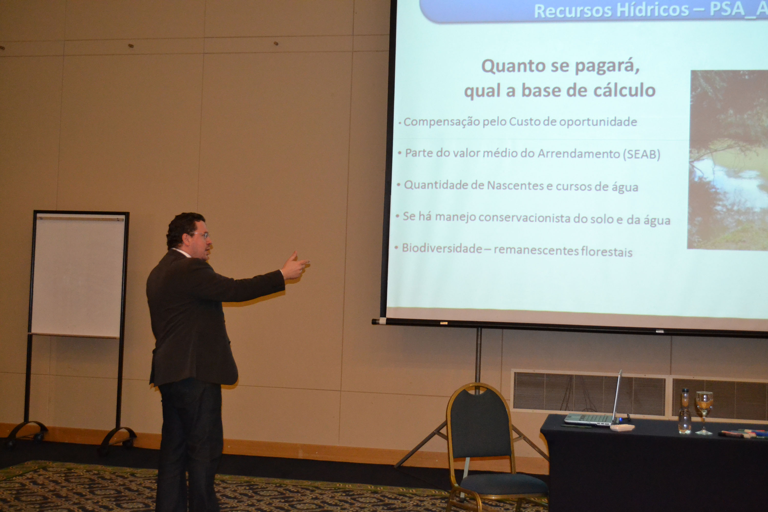 I Encontro técnico de programas estaduais de PSA, realizado pela Fundação Boticário de Proteção à Natureza. Caetano de Paula, apresentando o Programa Bioclima.