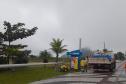 Superpostes voltaram a ser instalados nesta segunda-feira (29) na Orla de Matinhos
