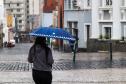 Massa de ar polar vai trazer chuva e frio para o Paraná no fim de semana.
