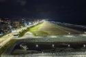 Superpostes fazem a iluminação pública da nova orla de Matinhos.