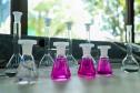 Composto por três laboratórios, a estrutura do IAT faz análises regulares de amostras de água, solo, sedimentos e peixes para a identificação de contaminantes e poluentes
