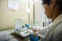 Composto por três laboratórios, a estrutura do IAT faz análises regulares de amostras de água, solo, sedimentos e peixes para a identificação de contaminantes e poluentes