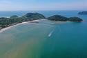 O governador Carlos Massa Ratinho Junior sancionou a lei que estabelece o novo marco regulatório da Ilha do Mel, um dos principais destinos turísticos do Paraná.