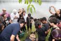 Curitiba, 20 de março de 2025 - O governador Carlos Massa Ratinho Junior participa da soltura de peixes no Parque Passauna, dentro do programa Rio Vivo.