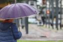 Paraná registra raios e granizo: chuva diminui na sexta, mas ganha força no fim de semana