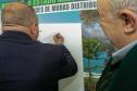 Jardim do Palácio Iguaçu recebe clone de araucária de 700 anos
