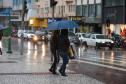 Frente fria e sistema de baixa pressão deixam a semana chuvosa no Paraná