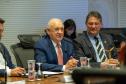 O governador Carlos Massa Ratinho Junior recebeu nesta terça-feira (7), no Palácio Iguaçu, em Curitiba, representantes da Vento Sul Energia para a entrega da Licença de Instalação (LI) do Complexo Eólico Palmas II, localizado no município de Palmas, no Sudoeste do Estado.