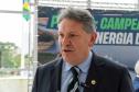 O governador Carlos Massa Ratinho Junior recebeu nesta terça-feira (7), no Palácio Iguaçu, em Curitiba, representantes da Vento Sul Energia para a entrega da Licença de Instalação (LI) do Complexo Eólico Palmas II, localizado no município de Palmas, no Sudoeste do Estado.