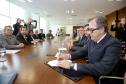 O governador Beto Richa assinou nesta quarta-feira, 08, termo de cooperação técnica para realização do Programa de Residência Técnica Ambiental entre as secretarias, do Meio Ambiente e Recursos Hídricos e da Ciência, Tecnologia e Ensino Superior. Participaram: os secretários; do Meio Ambiente, Antônio Carlos Bonetti e do Ensino Superior, João Carlos Gomes, entre outros. Curitiba, 08-11-17 Foto:Jaelson Lucas / ANPr.