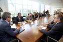 O governador Beto Richa assinou nesta quarta-feira, 08, termo de cooperação técnica para realização do Programa de Residência Técnica Ambiental entre as secretarias, do Meio Ambiente e Recursos Hídricos e da Ciência, Tecnologia e Ensino Superior. Participaram: os secretários; do Meio Ambiente, Antônio Carlos Bonetti e do Ensino Superior, João Carlos Gomes, entre outros. Curitiba, 08-11-17 Foto:Jaelson Lucas / ANPr.