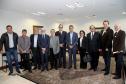 O governador Beto Richa assinou nesta quarta-feira, 08, termo de cooperação técnica para realização do Programa de Residência Técnica Ambiental entre as secretarias, do Meio Ambiente e Recursos Hídricos e da Ciência, Tecnologia e Ensino Superior. Participaram: os secretários; do Meio Ambiente, Antônio Carlos Bonetti e do Ensino Superior, João Carlos Gomes, entre outros. Curitiba, 08-11-17 Foto:Jaelson Lucas / ANPr.
