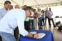 O governador Beto Richa inaugurou nesta sexta-feira (17) as melhorias do Monumento Natural Salto São João, localizado em Prudentópolis, no Centro-Sul do Paraná. A obra recebeu investimento de R$ 2,5 milhões, feito pelo Governo do Estado. O prefeito do município, Adelmo Klosowski; o diretor-presidente do IAP, Tarcísio Mossato; o presidente da Assembleia Legislativa, Ademar Traiano e demais autoridades também participaram da solenidade. Prudentópolis,17/11/2017 Foto:Jaelson Lucas / ANPr