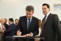 O governador Carlos Massa Ratinho Junior afirmou nesta terça-feira (12) que o Governo do Estado vai agilizar os processos de licenciamento ambiental para aliar a sustentabilidade com o desenvolvimento econômico do Estado. Ele deu posse, em cerimônia no Palácio Iguaçu, ao secretário de Estado do Desenvolvimento Sustentável e Turismo, Marcio Nunes, e aos presidentes das autarquias vinculadas à pasta.  _  Curitiba, 12/02/2019  -  Foto: José Fernando Ogura/ANPr