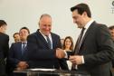 O governador Carlos Massa Ratinho Junior afirmou nesta terça-feira (12) que o Governo do Estado vai agilizar os processos de licenciamento ambiental para aliar a sustentabilidade com o desenvolvimento econômico do Estado. Ele deu posse, em cerimônia no Palácio Iguaçu, ao secretário de Estado do Desenvolvimento Sustentável e Turismo, Marcio Nunes, e aos presidentes das autarquias vinculadas à pasta.  _  Curitiba, 12/02/2019  -  Foto: José Fernando Ogura/ANPr