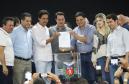 O governador Carlos Massa Ratinho Junior afirmou nesta sexta-feira (12), em encontro com prefeitos de cidades da região Norte, realizado na ExpoLondrina, que o programa de transferência da sede administrativa para cidades do interior fortalece a presença do governo junto à população e agiliza o encaminhamento das demandas regionais.  -  Londrina, 12/04/2019  -  Foto: Rodrigo Félix Leal/ANPr