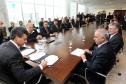 Governador Beto Richa com o secretário estadual do Meio Ambiente e Recursos Hídricos, Luiz Eduardo Cheida, e o presidente da Agência Nacional de Águas (ANA), Vicente Andreu, assina o contrato do Programa de Consolidação do Pacto Nacional pela Gestão das Águas (Progestão). Curitiba, 23/09/2013. Foto: Orlando Kissner/ANPr