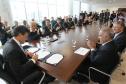 Governador Beto Richa com o secretário estadual do Meio Ambiente e Recursos Hídricos, Luiz Eduardo Cheida, e o presidente da Agência Nacional de Águas (ANA), Vicente Andreu, assina o contrato do Programa de Consolidação do Pacto Nacional pela Gestão das Águas (Progestão). Curitiba, 23/09/2013. Foto: Orlando Kissner/ANPr