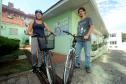 Secretaria de Estado do Meio Ambiente, incentiva os funcionários ao uso da bicicleta. Leticia Sucharski, estudante de biologia e Rodrigo Osternack estudante de Geografia, ambos estágiarios da secretaria.Curitiba, 12/04/2014Foto: Ricardo Almeida / ANPr