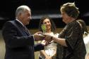 Secretário do Meio Ambiente, Luiz Eduardo Cheida acompanhado pela Desembargadora do Tribunal de Justiça Joeci Camargo Machado, representante do CREA-Pr., Antonio Borges dos Reis e representante do PV - Partido Verde, Maria Leticia Fagundes, entrega Prêmio Mãe Natureza para a Ambientalista da Associação do Meio Ambiente de Araucária, Lidia Lucaski.Curitiba, 11/03/2014Foto: Ricardo Almeida / ANPr