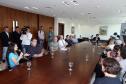 Governador Beto Richa assina decreto que regulamenta a criação da Rede Estadual de Direitos Animais (REDA), ao lado do secretário do Meio Ambiente e Recursos Hídricos, Luiz Eduardo Cheida. Curitiba, 01/04/2014. Foto: Orlando Kissner/ANPr