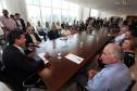 Governador Beto Richa assina decreto que regulamenta a criação da Rede Estadual de Direitos Animais (REDA), ao lado do secretário do Meio Ambiente e Recursos Hídricos, Luiz Eduardo Cheida. Curitiba, 01/04/2014. Foto: Orlando Kissner/ANPr