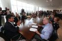 Governador Beto Richa assina decreto que regulamenta a criação da Rede Estadual de Direitos Animais (REDA), ao lado do secretário do Meio Ambiente e Recursos Hídricos, Luiz Eduardo Cheida. Curitiba, 01/04/2014. Foto: Orlando Kissner/ANPr