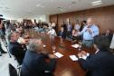 Governador Beto Richa assina decreto que regulamenta a criação da Rede Estadual de Direitos Animais (REDA), ao lado do secretário do Meio Ambiente e Recursos Hídricos, Luiz Eduardo Cheida. Curitiba, 01/04/2014. Foto: Orlando Kissner/ANPr