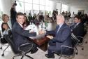 Governador Beto Richa recebe o embaixador da França no Brasil, Denis Pieton, que estava acompanhado da embaixatriz Najwa Bassil Pieton, do cônsul geral da França em São Paulo, Damian Loras, da cônsul honorária em Curitiba, Emilie Dely, do presidente da Agência Francesa de Desenvolvimento (AFD) no Paraná, Laurent Doriez e de empresários franceses.Curitiba, 27.11.2014.Foto: José GomercindoANPr
