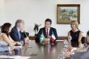 Governador Beto Richa recebe o embaixador da França no Brasil, Denis Pieton, que estava acompanhado da embaixatriz Najwa Bassil Pieton, do cônsul geral da França em São Paulo, Damian Loras, da cônsul honorária em Curitiba, Emilie Dely, do presidente da Agência Francesa de Desenvolvimento (AFD) no Paraná, Laurent Doriez e de empresários franceses.Curitiba, 27.11.2014.Foto: José GomercindoANPr